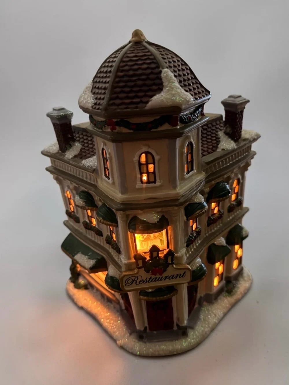St. Nicholas Square 2017 Restaurant Lighted Christmas Village Building w/ Box